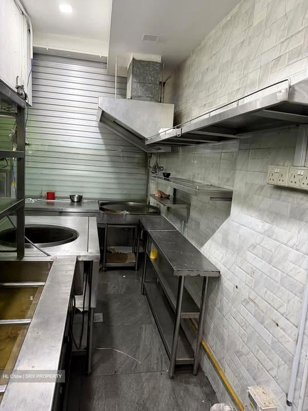 Sims Avenue (D14), Retail #632857111